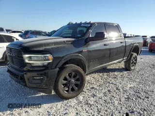 ✅ 2019 Ram 2500 Laramie • VIN: 3C6UR5FJ7KG530380 • Lot: 72990104. Wystawiony na Copart z przebiegiem 129 767 mil. Bezpłatny archiwum sprzedaży aukcyjnych z USA i szczegółowy raport historii pojazdu na DreamBid. Zdjęcie 1.