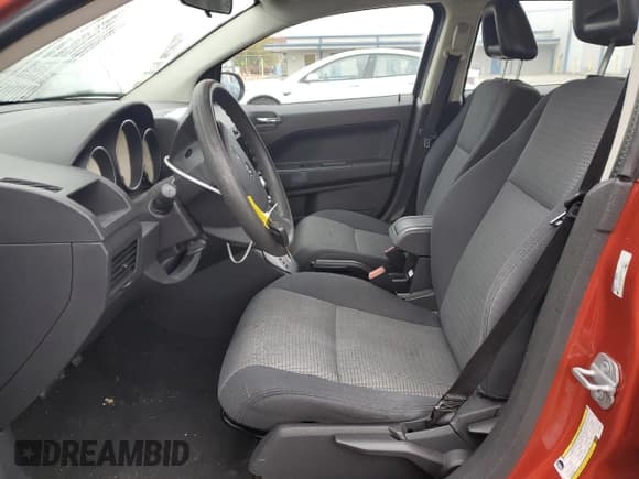 ✅ 2009 Dodge Caliber SXT • VIN: 1B3HB48A89D144839 • Lot: 78493874. Wystawiony na Copart z przebiegiem 150 230 mil. Bezpłatny archiwum sprzedaży aukcyjnych z USA i szczegółowy raport historii pojazdu na DreamBid. Zdjęcie 7.