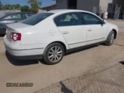 ✅ 2010 Volkswagen Passat Komfort • VIN: WVWJK7AN8AE137788 • Lot: 43377992. Wystawiony na IAAI z przebiegiem 188 049 mil. Bezpłatny archiwum sprzedaży aukcyjnych z USA i szczegółowy raport historii pojazdu na DreamBid. Zdjęcie 4.