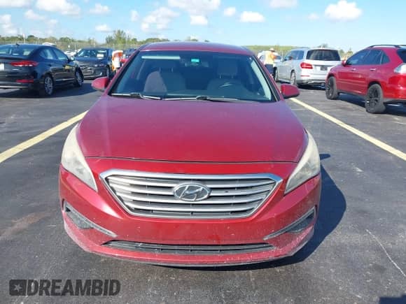 2015 Hyundai Sonata SE z VIN 5NPE24AF3FH127461, wystawiony jako IAAI lot #43492921 z przebiegiem 135 133 mil mil oraz . Historia ofert i sprzedaży dostępna na DreamBid. Obrazek 12.