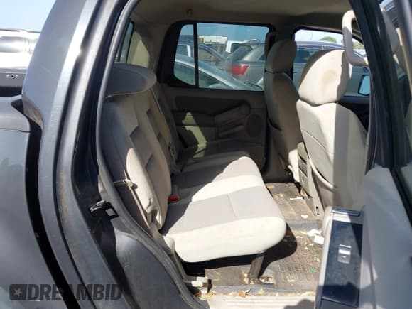 ✅ 2007 Ford Explorer Sport Trac XLT • VIN: 1FMEU31K07UA46938 • Lot: 42852223. Wystawiony na IAAI z przebiegiem 145 771 mil. Bezpłatny archiwum sprzedaży aukcyjnych z USA i szczegółowy raport historii pojazdu na DreamBid. Zdjęcie 8.