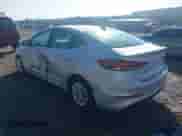 2017 Hyundai Elantra SE z VIN KMHD74LF4HU433096, wystawiony jako IAAI lot #43268314 z przebiegiem 25 976 mil mil oraz . Historia ofert i sprzedaży dostępna na DreamBid. Obrazek 3.