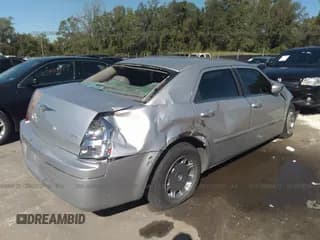 ✅ 2005 Chrysler 300 Touring • VIN: 2C3JA53G05H678164 • Лот: 26089622. Опубликован ранее на IAAI с пробегом Не указан. Бесплатный доступ к архиву аукционных продаж из США и подробный отчёт об истории автомобиля на DreamBid. Изображение 4.