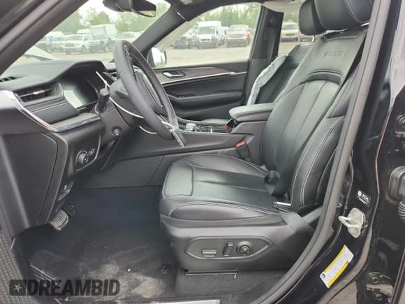 ✅ 2023 Jeep Grand Cherokee Overland • VIN: 1C4RJHDG0PC586329 • Lot: 72053965. Listed on Copart with 18,232 mi. Free auction sales archive from the USA and detailed vehicle history report at DreamBid. Image 7.