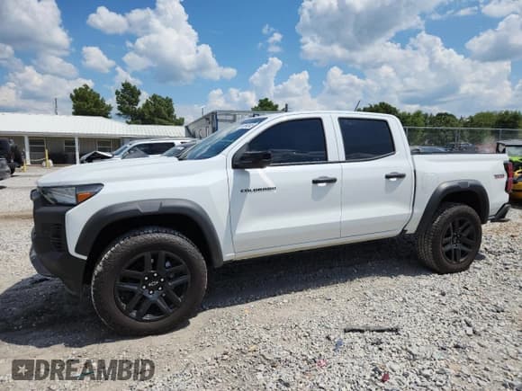 ✅ 2024 Chevrolet Colorado 4WD Trail Boss • VIN: 1GCPTEEK1R1307598 • Лот: 69098645. Опубликован ранее на Copart с пробегом 7 010 миль. Бесплатный доступ к архиву аукционных продаж из США и подробный отчёт об истории автомобиля на DreamBid. Изображение 1.