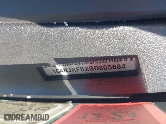 ✅ 2016 Jeep Patriot High Altitude • VIN: 1C4NJRFBXGD805684 • Лот: 42558210. Опубликован ранее на IAAI с пробегом 176 243 миль. Бесплатный доступ к архиву аукционных продаж из США и подробный отчёт об истории автомобиля на DreamBid. Изображение 9.