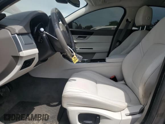 ✅ 2017 Jaguar XF 35t Premium • VIN: SAJBJ4BV0HCY43519 • Лот: 55586225. Опубликован ранее на Copart с пробегом 63 916 миль. Бесплатный доступ к архиву аукционных продаж из США и подробный отчёт об истории автомобиля на DreamBid. Изображение 7.