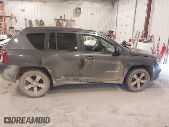 ✅ 2017 Jeep Compass High Altitude • VIN: 1C4NJDEB1HD127400 • Lot: 43729893. Wystawiony na IAAI z przebiegiem 91 821 mil. Bezpłatny archiwum sprzedaży aukcyjnych z USA i szczegółowy raport historii pojazdu na DreamBid. Zdjęcie 13.