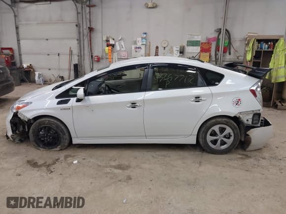 ✅ 2015 Toyota Prius Two • VIN: JTDKN3DU7F0405578 • Lot: 43697712. Wystawiony na IAAI z przebiegiem 271 452 mil. Bezpłatny archiwum sprzedaży aukcyjnych z USA i szczegółowy raport historii pojazdu na DreamBid. Zdjęcie 15.