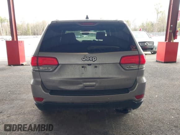 ✅ 2018 Jeep Grand Cherokee Laredo E • VIN: 1C4RJFAG7JC130313 • Lot: 41969759. Wystawiony na IAAI z przebiegiem 177 017 mil. Bezpłatny archiwum sprzedaży aukcyjnych z USA i szczegółowy raport historii pojazdu na DreamBid. Zdjęcie 16.