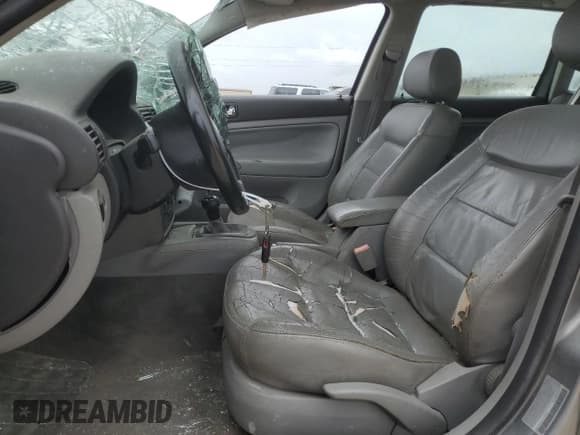 ✅ 2003 Volkswagen Passat GLS • VIN: WVWVD63B93E139335 • Лот: 59580364. Опубликован ранее на Copart с пробегом 198 035 миль. Бесплатный доступ к архиву аукционных продаж из США и подробный отчёт об истории автомобиля на DreamBid. Изображение 7.