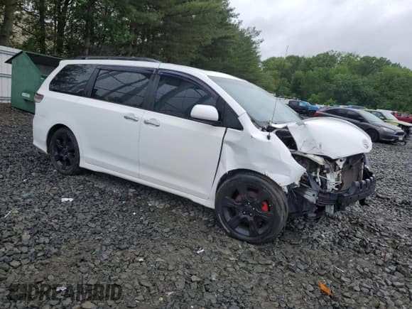 ✅ 2014 Toyota Sienna SE • VIN: 5TDXK3DC7ES447878 • Lot: 56487005. Listed on Copart with 105,577 mi. Free auction sales archive from the USA and detailed vehicle history report at DreamBid. Image 4.
