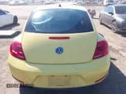 ✅ 2013 Volkswagen Beetle 2.5L • VIN: 3VWJP7AT8DM617745 • Lot: 43493323. Wystawiony na IAAI z przebiegiem 118 418 mil. Bezpłatny archiwum sprzedaży aukcyjnych z USA i szczegółowy raport historii pojazdu na DreamBid. Zdjęcie 16.