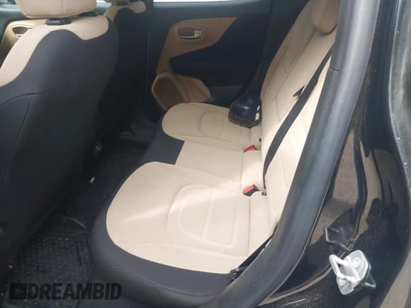 ✅ 2020 Jeep Renegade Latitude • VIN: ZACNJBBB6LPM06048 • Lot: 42492301. Listed on IAAI with 68,382 mi. Free auction sales archive from the USA and detailed vehicle history report at DreamBid. Image 8.