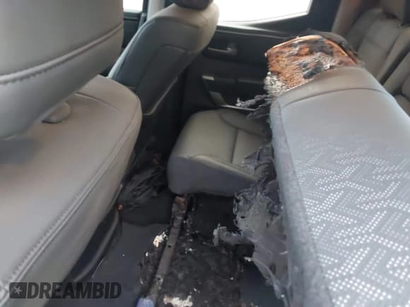 ✅ 2022 Toyota Tundra SR5 • VIN: 5TFLA5DAXNX018482 • Lot: 41570482. Listed on IAAI with 15,407 mi. Free auction sales archive from the USA and detailed vehicle history report at DreamBid. Image 6.