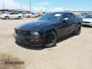 ✅ 2007 Ford Mustang GT Deluxe • VIN: 1ZVFT85H875254094 • Lot: 42593468. Wystawiony na IAAI z przebiegiem 126 596 mil. Bezpłatny archiwum sprzedaży aukcyjnych z USA i szczegółowy raport historii pojazdu na DreamBid. Zdjęcie 2.