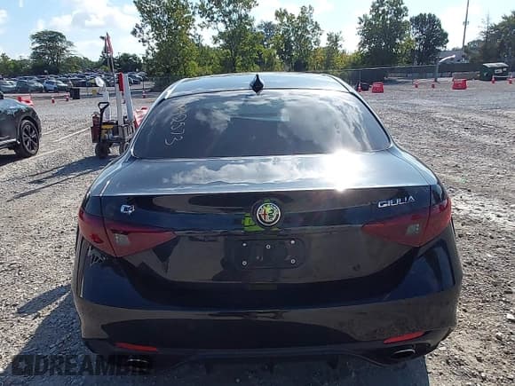 ✅ 2018 Alfa Romeo Giulia Ti Sport • VIN: ZARFAEEN4J7574429 • Лот: 43158939. Опубликован ранее на IAAI с пробегом 73 350 миль. Бесплатный доступ к архиву аукционных продаж из США и подробный отчёт об истории автомобиля на DreamBid. Изображение 16.