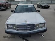 ✅ 1991 Mercedes-Benz 190 • VIN: WDBDA29D9MF781134 • Lot: 86260945. Wystawiony na Copart z przebiegiem 124 002 mil. Bezpłatny archiwum sprzedaży aukcyjnych z USA i szczegółowy raport historii pojazdu na DreamBid. Zdjęcie 5.