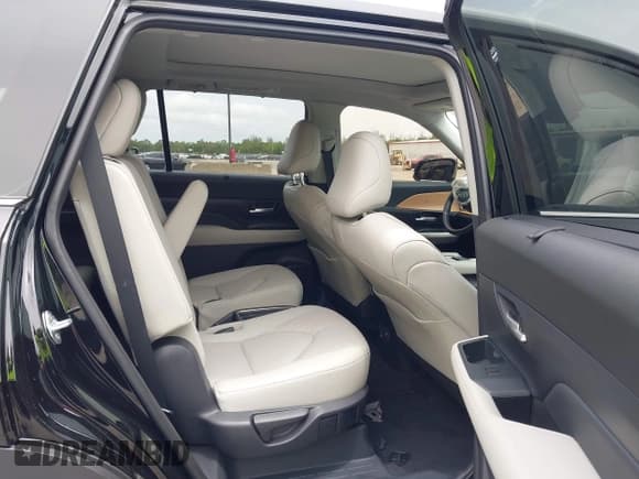 ✅ 2024 Toyota Highlander XLE • VIN: 5TDAAAB52RS006098 • Лот: 42426254. Опубликован ранее на IAAI с пробегом 13 783 миль. Бесплатный доступ к архиву аукционных продаж из США и подробный отчёт об истории автомобиля на DreamBid. Изображение 8.