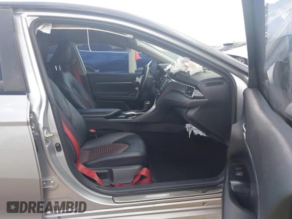 ✅ 2020 Toyota Camry XSE • VIN: 4T1NZ1AK6LU037502 • Lot: 43357065. Wystawiony na IAAI z przebiegiem 73 455 mil. Bezpłatny archiwum sprzedaży aukcyjnych z USA i szczegółowy raport historii pojazdu na DreamBid. Zdjęcie 5.