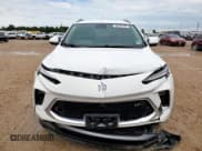 ✅ 2024 Buick Encore GX Sport Touring • VIN: KL4AMDSL6RB059198 • Lot: 60701795. Wystawiony na Copart z przebiegiem 21 401 mil. Bezpłatny archiwum sprzedaży aukcyjnych z USA i szczegółowy raport historii pojazdu na DreamBid. Zdjęcie 5.