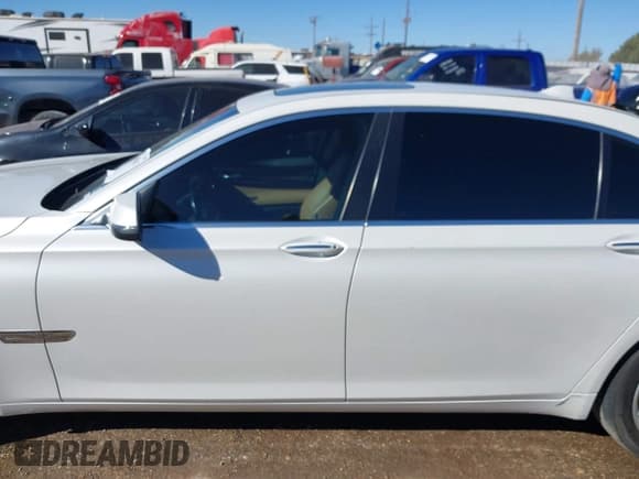 ✅ 2014 BMW 7 Series ALPINA B7 • VIN: WBAYE8C59ED136036 • Lot: 43594674. Wystawiony na IAAI z przebiegiem 150 252 mil. Bezpłatny archiwum sprzedaży aukcyjnych z USA i szczegółowy raport historii pojazdu na DreamBid. Zdjęcie 14.