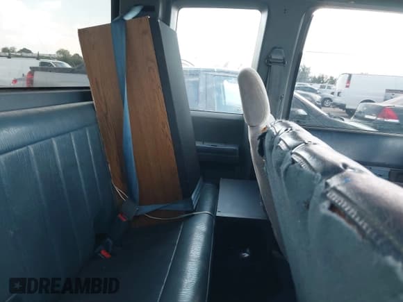 ✅ 1993 Chevrolet Silverado 1500 • VIN: 2GCEC19K5P1210180 • Lot: 43349237. Wystawiony na IAAI z przebiegiem 241 764 mil. Bezpłatny archiwum sprzedaży aukcyjnych z USA i szczegółowy raport historii pojazdu na DreamBid. Zdjęcie 8.