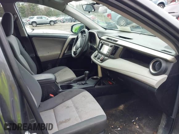 ✅ 2015 Toyota RAV4 LE • VIN: 2T3BFREV5FW385351 • Lot: 42018128. Listed on IAAI with 176,818 mi. Free auction sales archive from the USA and detailed vehicle history report at DreamBid. Image 5.