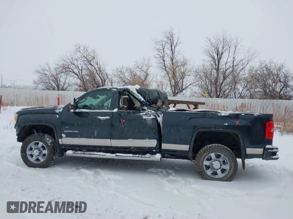 ✅ 2017 GMC Sierra 2500HD SLT • VIN: 1GT12TEY2HF155625 • Lot: 41453780. Listed on IAAI with 210,784 mi. Free auction sales archive from the USA and detailed vehicle history report at DreamBid. Image 14.