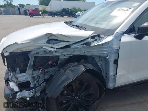 ✅ 2025 Mazda CX-5 Premium • VIN: JM3KFBDY9S0598120 • Lot: 42655453. Listed on IAAI with 2,068 mi. Free auction sales archive from the USA and detailed vehicle history report at DreamBid. Image 19.