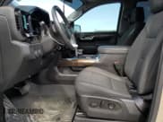 ✅ 2023 Chevrolet Silverado 1500 LT Trail Boss • VIN: 3GCUDFE88PG115832 • Lot: 48761895. Wystawiony na Copart z przebiegiem 57 479 mil. Bezpłatny archiwum sprzedaży aukcyjnych z USA i szczegółowy raport historii pojazdu na DreamBid. Zdjęcie 7.