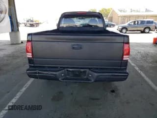 ✅ 1999 Dodge Dakota Sport • VIN: 1B7FL26PXXS242942 • Lot: 57000815. Wystawiony na Copart z przebiegiem 119 633 mil. Bezpłatny archiwum sprzedaży aukcyjnych z USA i szczegółowy raport historii pojazdu na DreamBid. Zdjęcie 6.