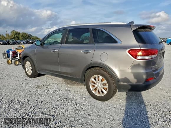 ✅ 2017 Kia Sorento LX • VIN: 5XYPG4A35HG260572 • Лот: 95097815. Опубликован ранее на Copart с пробегом 114 790 миль. Бесплатный доступ к архиву аукционных продаж из США и подробный отчёт об истории автомобиля на DreamBid. Изображение 2.