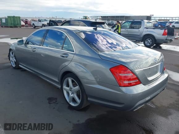 ✅ 2013 Mercedes-Benz S 550 • VIN: WDDNG7DB5DA528077 • Лот: 43262459. Опубликован ранее на IAAI с пробегом 81 050 миль. Бесплатный доступ к архиву аукционных продаж из США и подробный отчёт об истории автомобиля на DreamBid. Изображение 3.
