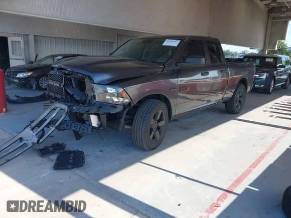 2018 Ram 1500 Tradesman z VIN 1C6RR6FT3JS244868, wystawiony jako IAAI lot #42310301 z przebiegiem 115 764 mil mil oraz . Historia ofert i sprzedaży dostępna na DreamBid. Obrazek 18.