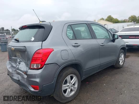 ✅ 2020 Chevrolet Trax LS • VIN: 3GNCJKSB9LL159716 • Lot: 43704981. Wystawiony na IAAI z przebiegiem 84 930 mil. Bezpłatny archiwum sprzedaży aukcyjnych z USA i szczegółowy raport historii pojazdu na DreamBid. Zdjęcie 4.