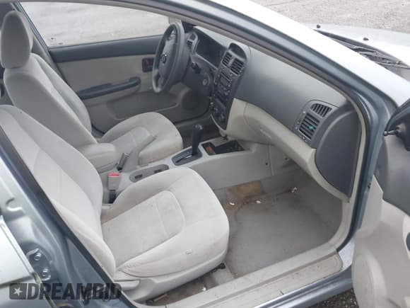 ✅ 2005 Kia Spectra LX • VIN: KNAFE121955170260 • Lot: 43764342. Wystawiony na IAAI z przebiegiem 42 046 mil. Bezpłatny archiwum sprzedaży aukcyjnych z USA i szczegółowy raport historii pojazdu na DreamBid. Zdjęcie 5.