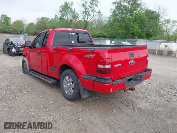 ✅ 2005 Ford F-150 STX • VIN: 1FTRF02W15KC95645 • Lot: 42160351. Wystawiony na IAAI z przebiegiem Nie podano. Bezpłatny archiwum sprzedaży aukcyjnych z USA i szczegółowy raport historii pojazdu na DreamBid. Zdjęcie 3.