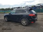 ✅ 2014 Porsche Cayenne • VIN: WP1AA2A27ELA96694 • Lot: 70906955. Wystawiony na Copart z przebiegiem 62 837 mil. Bezpłatny archiwum sprzedaży aukcyjnych z USA i szczegółowy raport historii pojazdu na DreamBid. Zdjęcie 2.