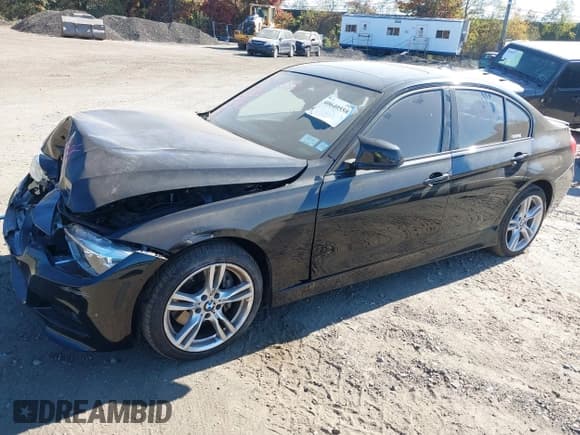 ✅ 2018 BMW 3 Series 330i xDrive • VIN: WBA8D9C5XJEM33068 • Лот: 40640558. Опубликован ранее на IAAI с пробегом 53 556 миль. Бесплатный доступ к архиву аукционных продаж из США и подробный отчёт об истории автомобиля на DreamBid. Изображение 17.