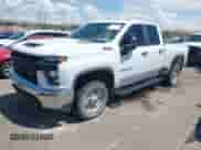 2020 Chevrolet Silverado 2500HD Work Truck z VIN 1GC2YLE75LF232409, wystawiony jako IAAI lot #42609101 z przebiegiem 99 051 mil mil oraz . Historia ofert i sprzedaży dostępna na DreamBid. Obrazek 17.