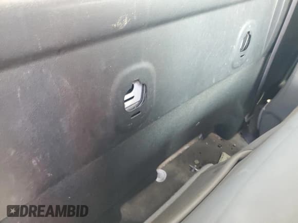 ✅ 2017 GMC Sierra 2500HD • VIN: 1GD02REG4HZ218837 • Lot: 63833835. Wystawiony na Copart z przebiegiem 130 307 mil. Bezpłatny archiwum sprzedaży aukcyjnych z USA i szczegółowy raport historii pojazdu na DreamBid. Zdjęcie 10.