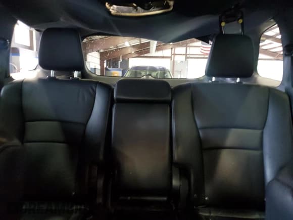 ✅ 2022 Honda Passport EX-L • VIN: 5FNYF8H59NB000975 • Lot: 60622185. Listed on Copart with 40,994 mi. Free auction sales archive from the USA and detailed vehicle history report at DreamBid. Image 10.