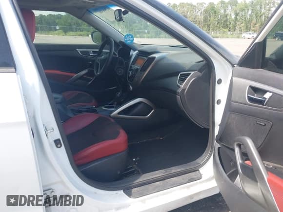 ✅ 2012 Hyundai Veloster w/Gray Int • VIN: KMHTC6ADXCU050034 • Lot: 42506584. Wystawiony na IAAI z przebiegiem 142 514 mil. Bezpłatny archiwum sprzedaży aukcyjnych z USA i szczegółowy raport historii pojazdu na DreamBid. Zdjęcie 5.