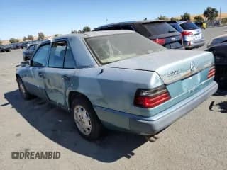 ✅ 1992 Mercedes-Benz 400 E • VIN: WDBEA34E6NB743461 • Лот: 67982874. Опубликован ранее на Copart с пробегом 193 749 миль. Бесплатный доступ к архиву аукционных продаж из США и подробный отчёт об истории автомобиля на DreamBid. Изображение 2.