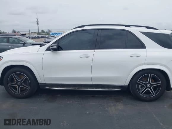 ✅ 2024 Mercedes-Benz GLE 450 • VIN: 4JGFB5KB6RB158663 • Lot: 42415861. Listed on IAAI with 19,110 mi. Free auction sales archive from the USA and detailed vehicle history report at DreamBid. Image 14.