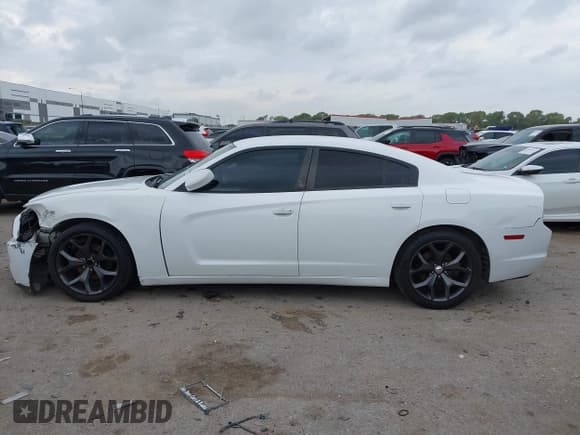 ✅ 2012 Dodge Charger SE • VIN: 2C3CDXBG6CH219151 • Lot: 43527000. Wystawiony na IAAI z przebiegiem 228 882 mil. Bezpłatny archiwum sprzedaży aukcyjnych z USA i szczegółowy raport historii pojazdu na DreamBid. Zdjęcie 14.