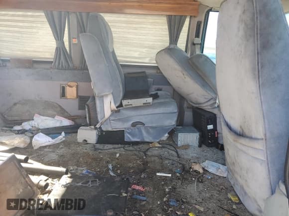 ✅ 1995 Chevrolet Astro Cargo • VIN: 1GBDM19W8SB112396 • Лот: 74824834. Опубликован ранее на Copart с пробегом Не указан. Бесплатный доступ к архиву аукционных продаж из США и подробный отчёт об истории автомобиля на DreamBid. Изображение 11.