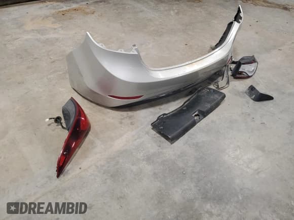 ✅ 2016 Hyundai Elantra SE • VIN: 5NPDH4AEXGH745475 • Lot: 91159535. Listed on Copart with 184,799 mi. Free auction sales archive from the USA and detailed vehicle history report at DreamBid. Image 12.