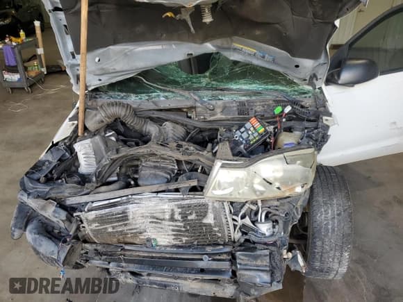 ✅ 2006 Saturn VUE • VIN: 5GZCZ33D66S810294 • Lot: 71081464. Wystawiony na Copart z przebiegiem Nie podano. Bezpłatny archiwum sprzedaży aukcyjnych z USA i szczegółowy raport historii pojazdu na DreamBid. Zdjęcie 13.